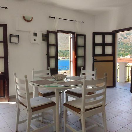 Gompos Apartment - Cozy Apartment Next To The Sea - Amazing Sea View سيمي المظهر الخارجي الصورة