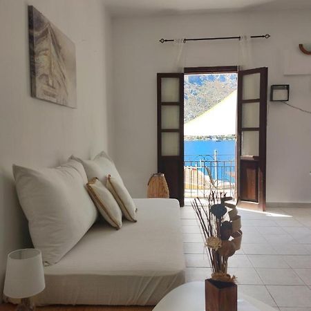 Gompos Apartment - Cozy Apartment Next To The Sea - Amazing Sea View سيمي المظهر الخارجي الصورة