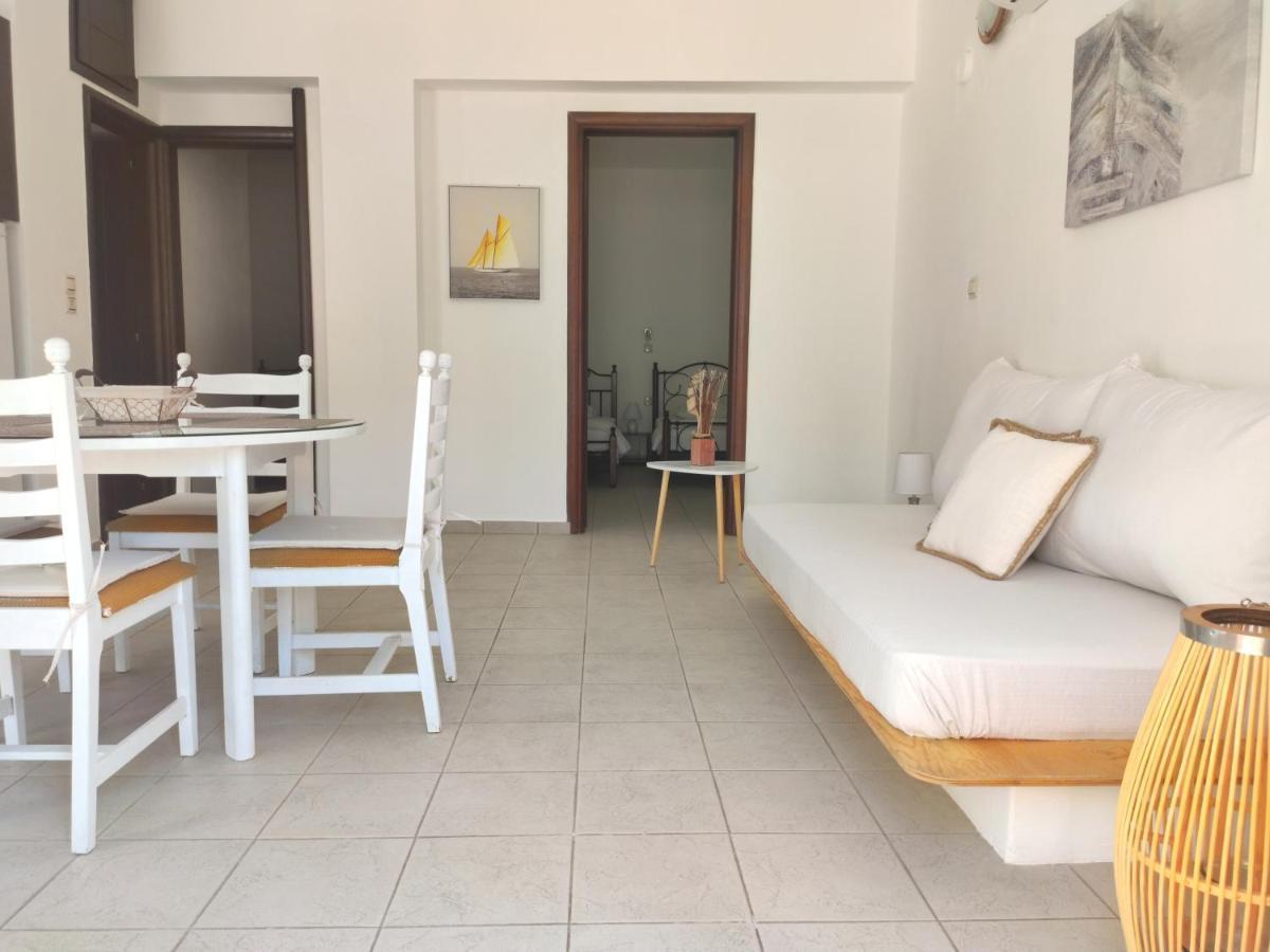 Gompos Apartment - Cozy Apartment Next To The Sea - Amazing Sea View سيمي المظهر الخارجي الصورة