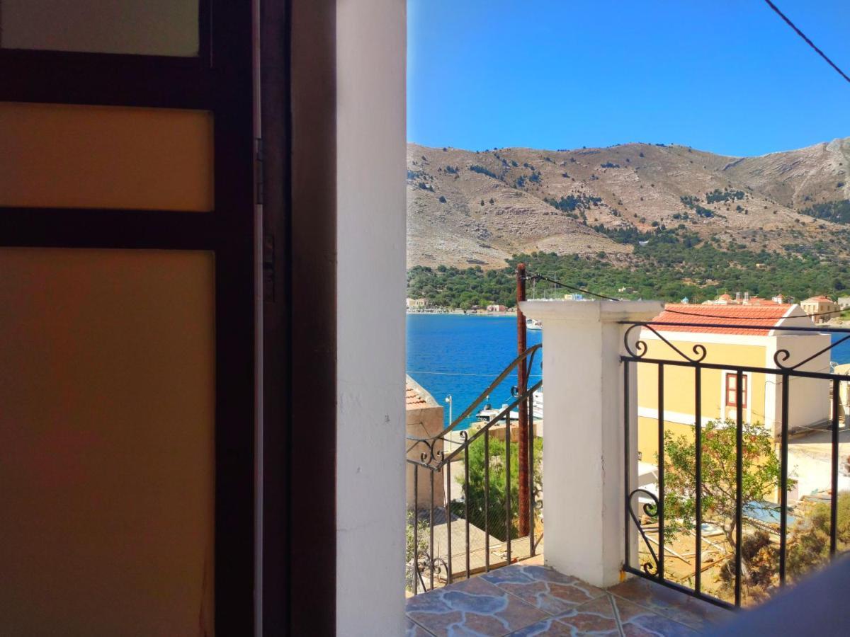 Gompos Apartment - Cozy Apartment Next To The Sea - Amazing Sea View سيمي المظهر الخارجي الصورة