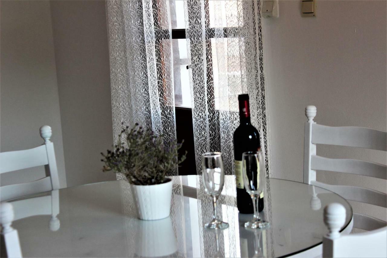 Gompos Apartment - Cozy Apartment Next To The Sea - Amazing Sea View سيمي المظهر الخارجي الصورة