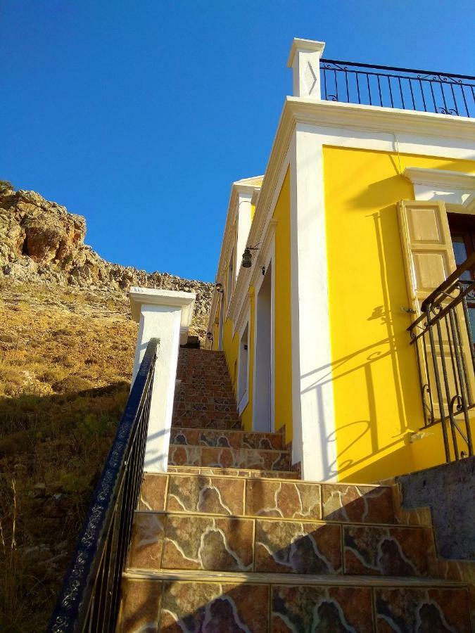 Gompos Apartment - Cozy Apartment Next To The Sea - Amazing Sea View سيمي المظهر الخارجي الصورة